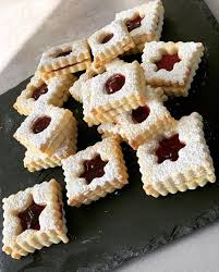 32 Mentions J Aime 2 Commentaires Badette Badoulanael Sur Instagram Sables Faits Par Les Petits Lutins Rice Krispie Treat Krispie Treats Rice Krispies