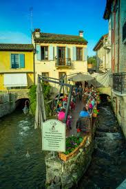 L Italia Nascosta Dei Piccoli Borghi Borghetto Di Valeggio Sul Mincio Veneto Verona Italy Italia Borghipiubellid Italia Citta Via Viaggi Italia Viaggio