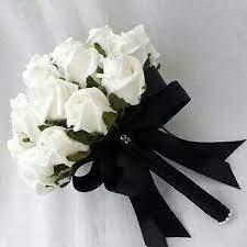 When it comes to finding the perfect flower combinations, getting the right colors is essential. Hasta El Cielo Black And White Wedding Theme White Wedding Bouquets White Wedding Theme
