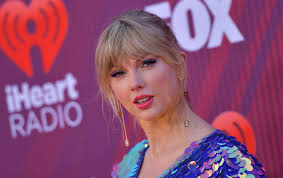What kind of hair dye does taylor swift have? Taylor Swift Pink Hair At 2019 Iheart Radio Music Awards Popsugar Beauty