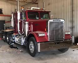 1986 Freightliner FLC120 with a 3406B Caterpillar and a 13 Speed. PC📸:  Stephen Large #trucksofinstagram#trucksofamerica #semitrucksofamerica  #oldschooltruckingphotos #goodoledays #waybackwhen #blastfromthepast  #vintage #semitrucksofinstagram ...