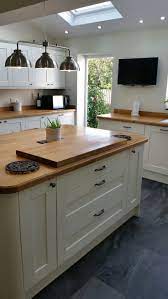 Howdens Shaker Ivory Units And Worktop Express Solid Oak Worktops Kitchen Design Kitchen Cabinets Makeover Kitchen Room Design