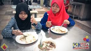 Burock cuisine's famously succulent ramly burger. Ramly Halal Kiosk R R Pagoh Selatan