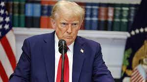 Trump ordena perseguir a quienes no faciliten las deportaciones y 22  estados le desafían en los tribunales