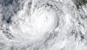 Huracán Rachel se intensifica a categoría 2; generará lluvias muy fuertes en 4 estados