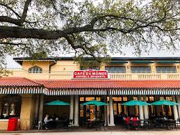 The old casino building in city park has transitioned to serving beignets and café au laits from café du monde, one of the oldest beignet institutions in the city. New Orleans Favorites Travel Leah Hope Photography City Park New Orleans New Orleans Cafe Du Monde Visit New Orleans