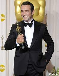 Heath ledger a gagné l'oscar du meilleur acteur dans un second rôle lors de la 81e cérémonie des oscars du 22 février 2009 alors que le film dans lequel il jouait est sorti en 2008. Jean Dujardin Rafle L Oscar Du Meilleur Acteur The Artist Couronne Elle