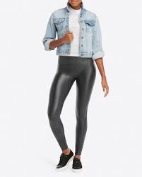 Why can't i just go along with my life wearing. Leggings Camel Toe 35 Celebrities With Camel Toe 2020 03 08