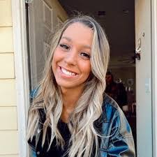 Emily Deleon's Instagram, Twitter & Facebook