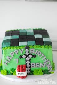 אם אתה עדיין נמצא בשני מוחות לגבי minecraft theme party decoration וחושבים על בחירת מוצר דומה, 'אלכס' הוא מקום מצוין להשוות מחירים ומוכרים. Minecraft Kids Birthday Party Ideas Making Lemonade