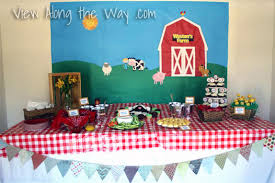 Farm is a fun theme you can do either in the spring when farmers are busy planting or in the fall when farmers are harvesting. First Birthday Farm Theme Ideas Novocom Top