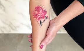 We Asked Tattoo Artists About Proper Tipping Etiquette Here S What They Had To Say Tattoo Artist Tips Tattoo Artists Create A Tattoo