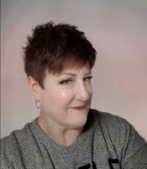 I went to the salon to get a pixie cut and this is what I ended up with.