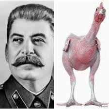 Stalin y la Gallina desplumada 🐔 "En una de sus reuniones, Stalin  (dictador soviético 1878-1953) solicitó que le trajeran una gallina. La  agarró fuerte con una mano y con la otra empezó