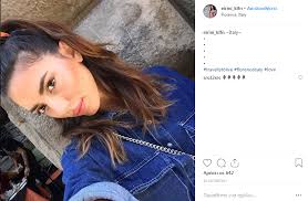 Check spelling or type a new query. Ayth Einai H Entypwsiakh Aderfh Ths Garyfallias Kalhfwnh Moiazoyn San Dyo Stagones Nero Ydrogeios 106 9 Fm