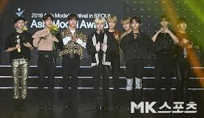 Check spelling or type a new query. 20190609 Stray Kids Won The New Star Singer Award For 2019 Asia Model Awards Congratulations Stray Kids Straykid Kids Asia Models Extended Play