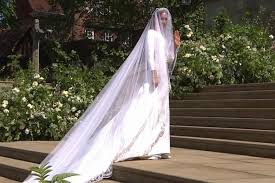 Meghan markle walked down the aisle of st george's chapel sporting very simple white bridal heels. Meghan Markle Stuns In Pure White Silk Givenchy Gown And 15ft Veil Daily Mail Online