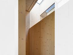 Nadat hun eigen woning gereedgekomen was besloten ze in 2003 hun gezamenlijke architectenpraktijk équipe voor architectuur en urbanisme. Archidat Architectuur Projecten Proyecto Roble Type Architecten