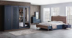 Country tarz yatak odası takımları, eskitme mobilyaların modernize edilmiş versiyonlarıdır. Weltew Boston Yatak Odasi Takimi Mavi Yatak Odasi Mobilya Takimlari Luks Oturma Odalari Yatak Odasi Ic Mekan