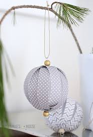 Weihnachtliche ornamente aus papier liegen voll im trend und verleihen deiner weihnachtsdeko einen verspielten und zugleich modernen look. Wundervolle Diy Weihnachtsbaum Schmuck Ideen Aus Papier