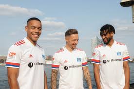 Finde deine adidas produkte in der kategorie: Endlich Der Hsv Zeigt Sein Neues Trikot