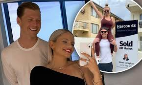 Vondrousova mixed her trademark drop shots with big serves and powerful groundstrokes and defended brilliantly when osaka got her game going in the second set. Alli Simpson And Boyfriend Mitchell Lambert Reveal Plans After Purchasing Gold Coast Apartment Daily Mail Online