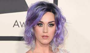 Tagli corti biondi o colorati l'estate 2017 permette una scelta . Taglio Di Capelli Medio Corto Della Stravagante Katy Perry Piu Vivi