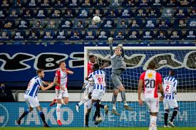 In de strijd om de landstitel is de eredivisie stand uiteraard van groot belang. Ajax Top Eredivisie After 13 0 Win As Covid Hit Psv Lose Ground