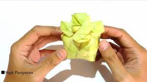 Cara Membuat Ketupat Kotak Kado Dengan Mahkota Bunga Kreasi Janur Youtube Mahkota Bunga Seni Bunga