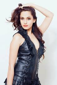 Kannada actor shweta kumari has been arrested by the narcotics control bureau (ncb) after being found in . Shweta Pandit Wikipedia