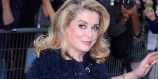 Très proches pendant plus de cinquante ans, johnny hallyday et catherine deneuve se sont toujours soutenus dans les bons comme dans les mauvais moments. L Hommage Tardif Mais Emouvant De Catherine Deneuve A Johnny Hallyday Marie Claire