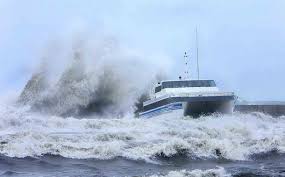 Saat angin dan obak menyatu, disitula skil kapten kapal di uji. Awas Ombak Di Perairan Sabang Capai Tiga Meter Lebih Serambi Indonesia