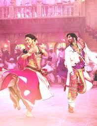 Pin By Carol Funes On Bollywood Deepika Ranveer Deepika Padukone Bollywood Stars