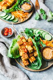 Tempeh Sate Mit Erdnuss Dip Eat This Foodblog Vegane Rezepte Stories Rezept In 2020 Krauter Kochen Erdnuss Dip Vegetarische Kuche