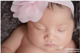 Aimee Chan Debuts Portrait of Newborn Daughter