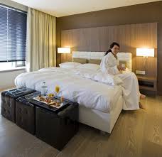 Eine Suite Mit Whirlpool Im Van Der Valk Airporthotel Dusseldorf Haus Deko Hotelzimmer Hotel