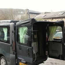 Auvent Double Porte Trafic Dans Le Morbihan En Bretagne Et Grand Ouest Auvent Auvent De Porte Porte Grange