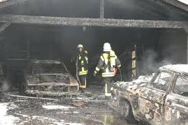 Unter der leitung von florian seckinger bzw. Konigsbrunn Zwei Oldtimer Und Garage Werden Opfer Der Flammen Presse Augsburg