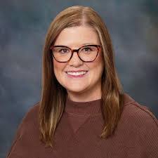 Jenifer Burns's Instagram, Twitter & Facebook