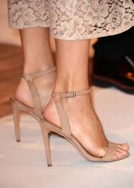 At one point in time, elle mcpherson was one of the most popular models in the world, and arguably one of the most beautiful one thing that no one could argue about is how big her feet are. Meghan Markle Has The World S Most Beautiful Feet While Emma Watson S Are Near Perfect According To Golden Ratio