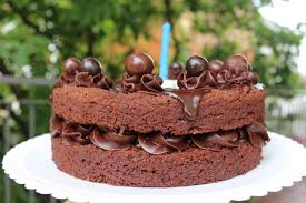 Se usate il latte vegetale è l'ideale anche per chi ha intolleranza al lattosio. Torta Al Cioccolato Fondente Senza Uova E Burro Spignattando