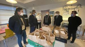 Vous organisez votre repas de noël chez vous cette année ? Repas De Fetes Et Esprit De Noel Pour Les Sans Abris D Arras