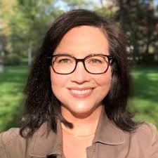 Kate Wong's Instagram, Twitter & Facebook