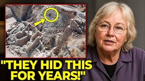 Part 8: The Red Sea Crossing [Exodus] // Silvia Bacchiocchi