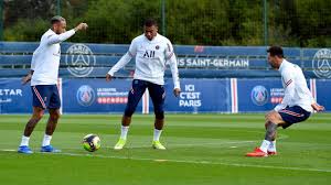 The argentine, wearing his new number 30 psg shirt, received a standing ovation as he. Cozkhvnvslj0fm