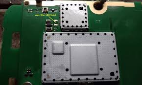Jika nokia 105 anda mati total atau matot padahal bisa kita lihat bahwa kondisi pcb masih bagus dan mulus belum tersentuh blower atau water damage silahkan anda solder ulang di bagian capasitor dan resistor seperti yang bisa anda lihat pada gambar dibawah ini. Mengatasi Nokia 225 Mati Total Short Full Unbrick Id