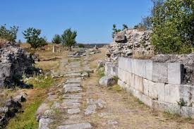 Vol i, editat de d.v. CetÄƒÈ›ile Din ConstanÈ›a O CÄƒlÄƒtorie Prin Istoria AnticÄƒ Descopera Dobrogea