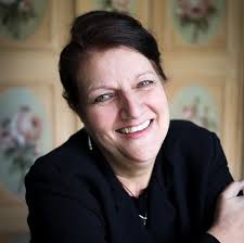 In My Mother's Womb: Bellavance, Susan Joy, DesChamps, Fr Bill, Schroeder,  Christine, Roma, Mary, Andreasen, Dan: 9781681929712: Amazon.com: Books