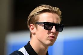 Checo Pérez explica el problema de conducir "conscientemente" el RB19