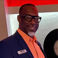 Give/offer it food and, when it moves away to eat, I grab the 💵